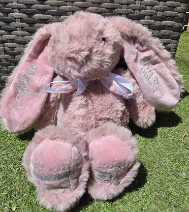 peluche lapin rose personnalisé